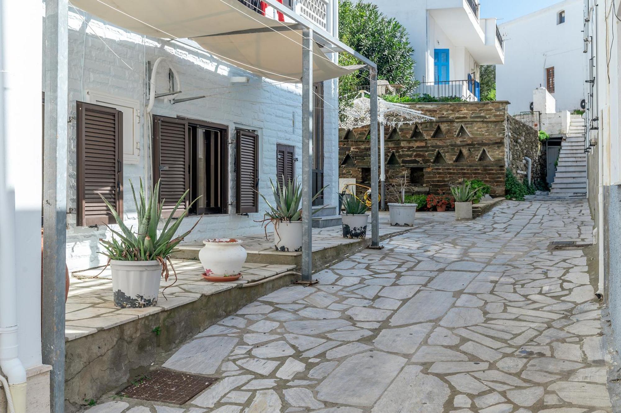 A The House Tinos